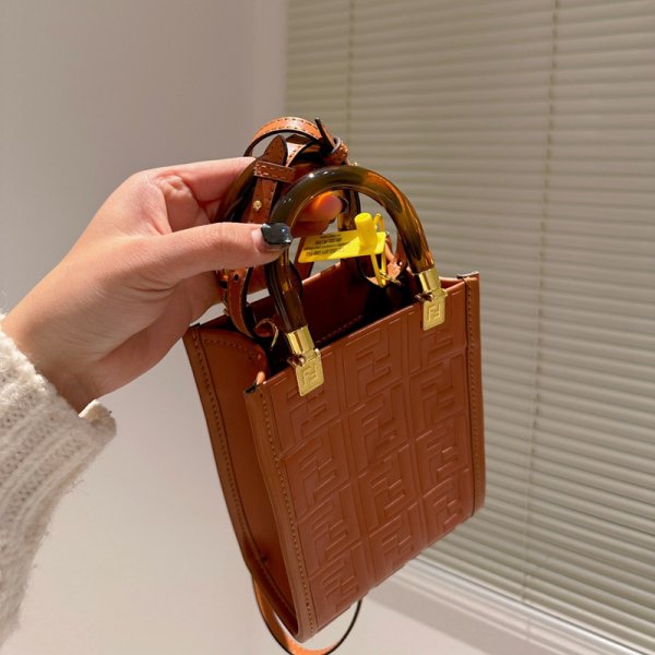 フェンディ サンシャイン ミニ トートバッグ fendi ショルダー バッグ 小さめ スマホ ショルダー ポシェット レディース 斜 めがけ おしゃれ - 画像 (4)