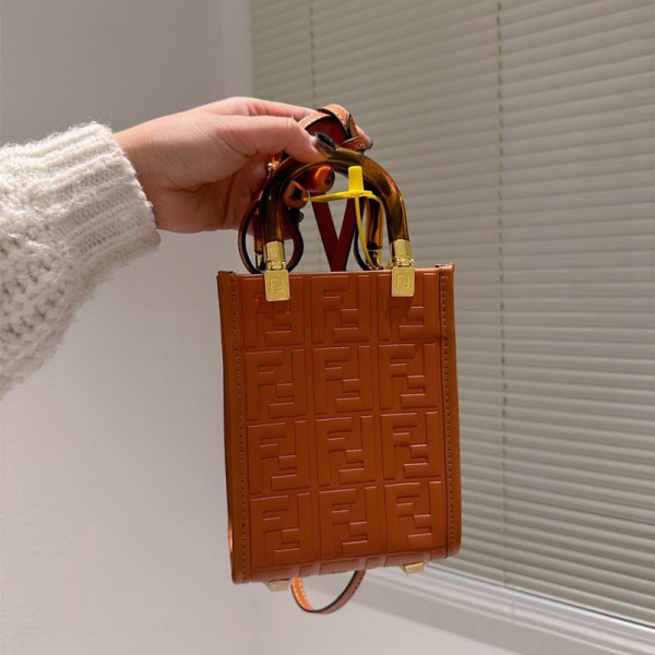 フェンディ サンシャイン ミニ トートバッグ fendi ショルダー バッグ 小さめ スマホ ショルダー ポシェット レディース 斜 めがけ おしゃれ - 画像 (2)