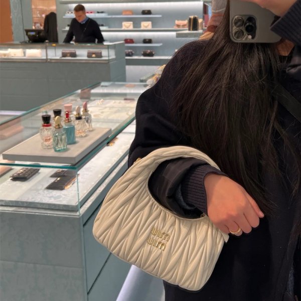 ミュウ ワンダー アイコンバッグ miumiu マテラッセ ホーボー バッグ 2way ショルダーバッグ ブランド コピー ポシェット かわいい - 画像 (3)