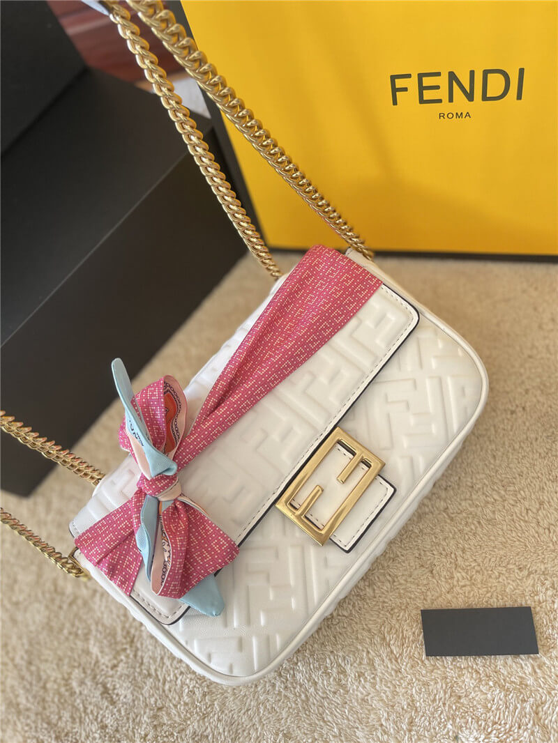 フェンディ バゲット チェーン バッグ fendi ショルダー バッグ 2way 大人 可愛い 斜 めがけ バッグ