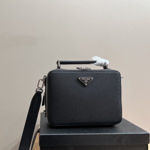 プラダ ブリックバッグ prada ショルダー バッグ メンズ 人気 ビジネス  