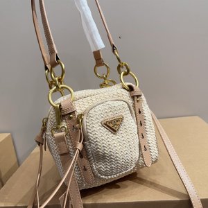 プラダ ショルダーバッグ 小脇バッグ 編み込み ショルダー バッグ 可愛い 韓国 編み バッグ 夏 prada の ショルダー バッグ レディース